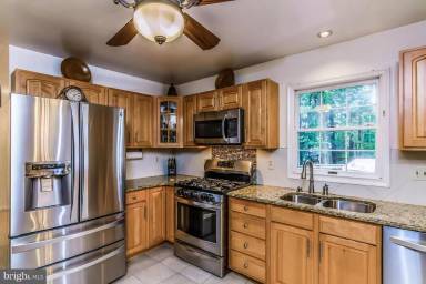 Main picture of 131 Summit Hall Rd