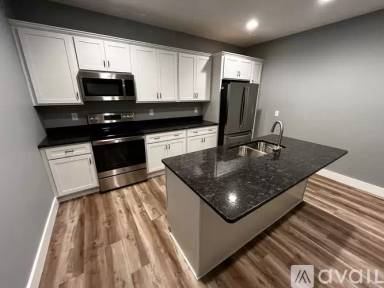 Main picture of 36 W Pike St