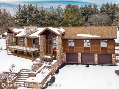 Main picture of 2620 Knob Hill Rd