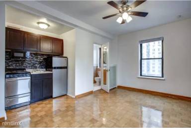 Main picture of 1101 N La Salle Dr