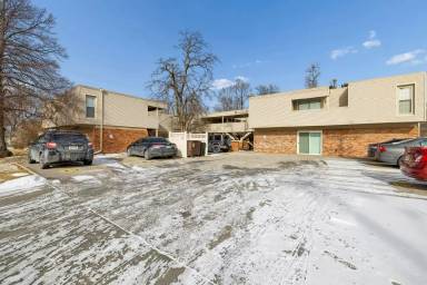 Main picture of 3200 Apple St