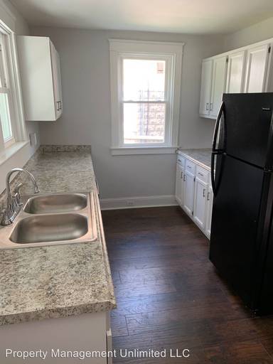 Main picture of 360 W Jackson St