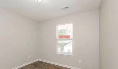 Main picture of 121 Peterborough Dr