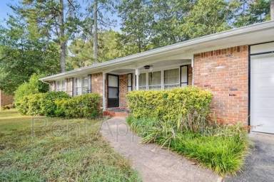 Main picture of 2057 Willamette Way