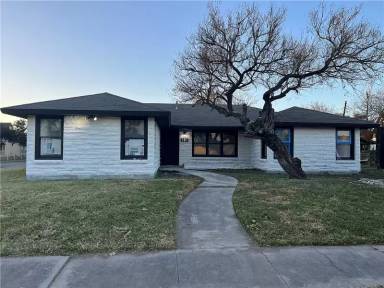Main picture of 301 Baker Dr