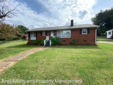 Main picture of 209 Meadowbrook Dr