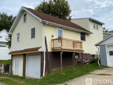 Main picture of 205 Naomi St