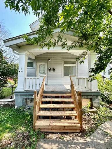 Main picture of 622 E 8th St