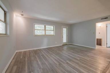 Main picture of 109 E Holston Ln