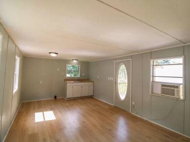 Main picture of 16 Simpson Rd