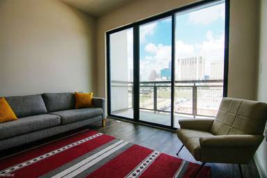 Main picture of 1010 E Cesar Chavez St