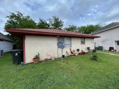 Main picture of 1905 Pine Tree Dr