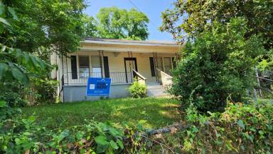 Main picture of 907 E Mobile St
