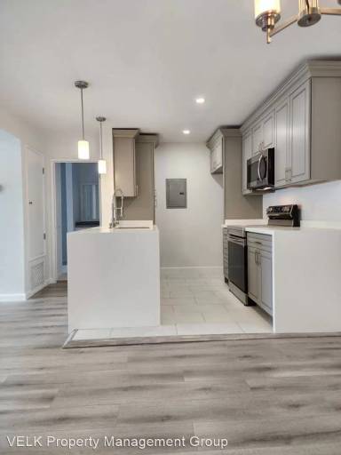 Main picture of 5460 White Oak Ave Apartments