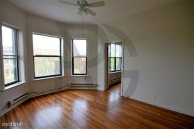 Main picture of 923 W Waveland Ave