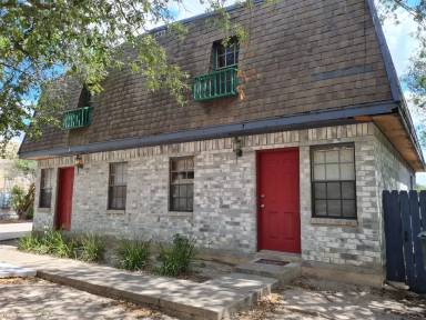 Main picture of 3902 Bourbon St