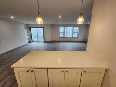 Main picture of 522 Bridge St