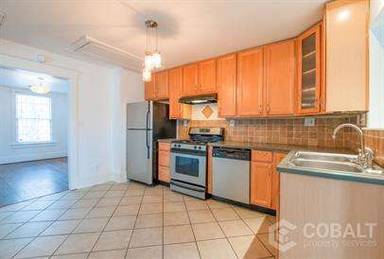 Main picture of 260 Powell St SE