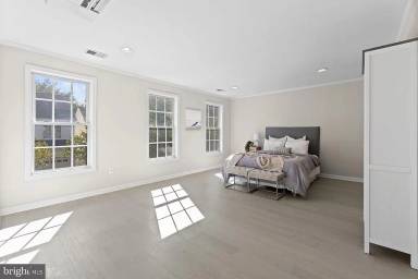 Main picture of 222 Shadow Glen Ct