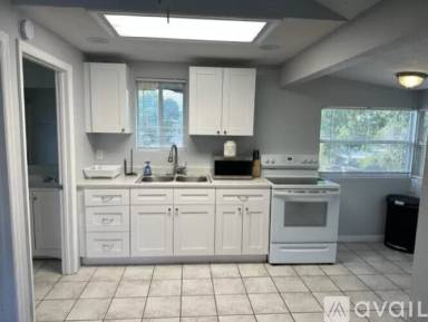 Main picture of 459 1/2 31st Ave N