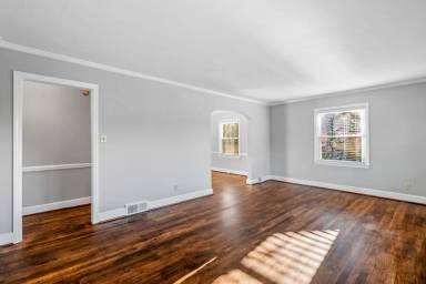 Main picture of 217 S Lindell Rd