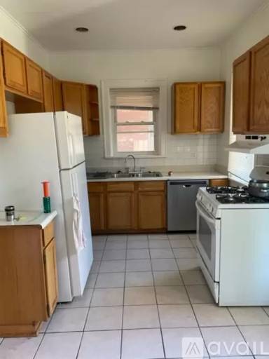 Main picture of 834 S Oakley Blvd