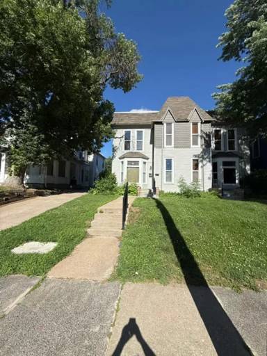 Main picture of 1313 S 32nd St