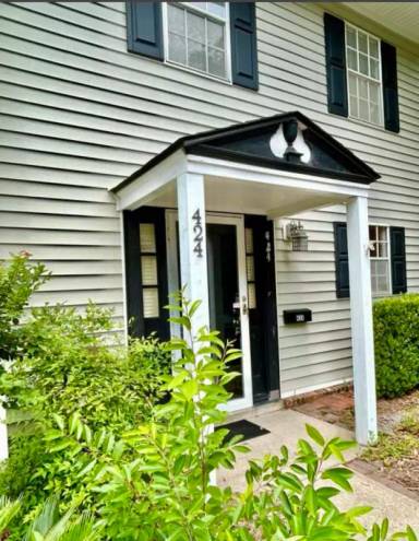 Main picture of 424 Carriage Ln
