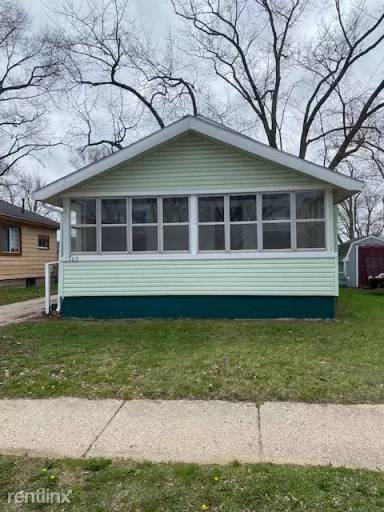 Main picture of 1129 E Larch Ave