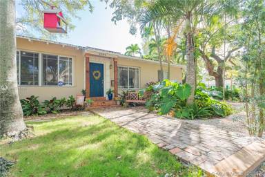 Main picture of 2595 Taluga Dr