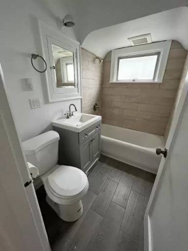 Main picture of 551 NE 65th St