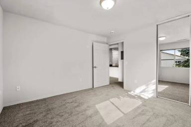 Main picture of 211 NW Greenwood Ave
