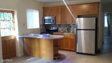 Main picture of 3031 Center St