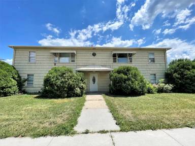 Main picture of 1104 N Burr St