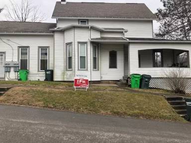 Main picture of 381 Uhl St - Apt. C