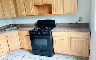 Main picture of 142 Mapes Ave