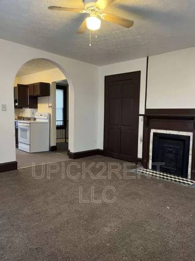 Main picture of 662 E Main St