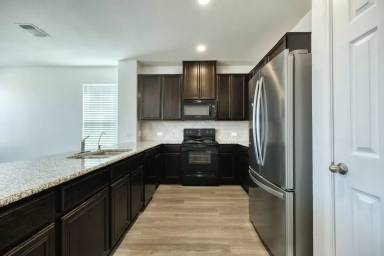 Main picture of 13813 James Garfield St