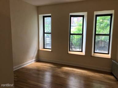 Main picture of 225 E 12th St