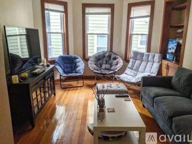 Main picture of 35 Hancock St