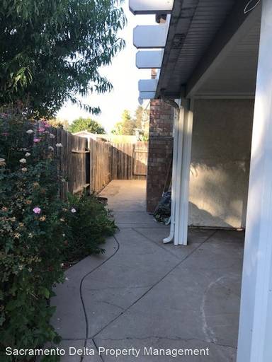 Main picture of 1870 Crossmill Way