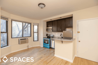 Main picture of 2143 W Thomas St
