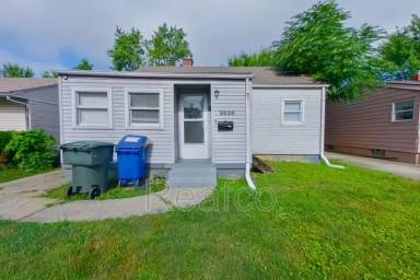 Main picture of 2639 Hiawatha St