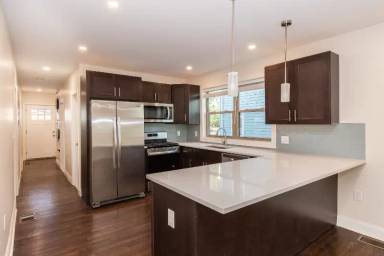 Main picture of 25 1st St