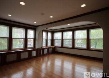 Main picture of 2651 N Harding Ave
