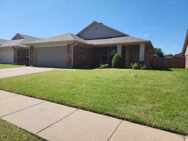 Main picture of 3208 SW 103rd St