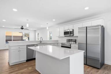 Main picture of Brand New 3 Bedroom 2 1/2 bath - 2 Level Town House Condo in Hiawatha