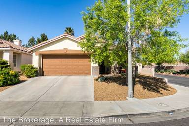 Main picture of 70 Tanglewood Dr