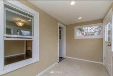 Main picture of 10604 2nd Pl SW