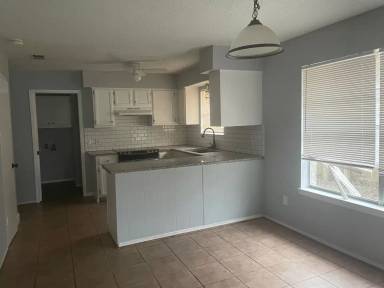 Main picture of Creekmont Ln